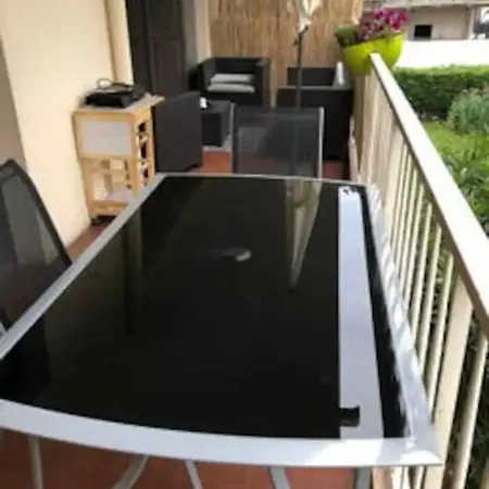 Beau 2 Pieces Terrasse Parking Prive 아파트 *